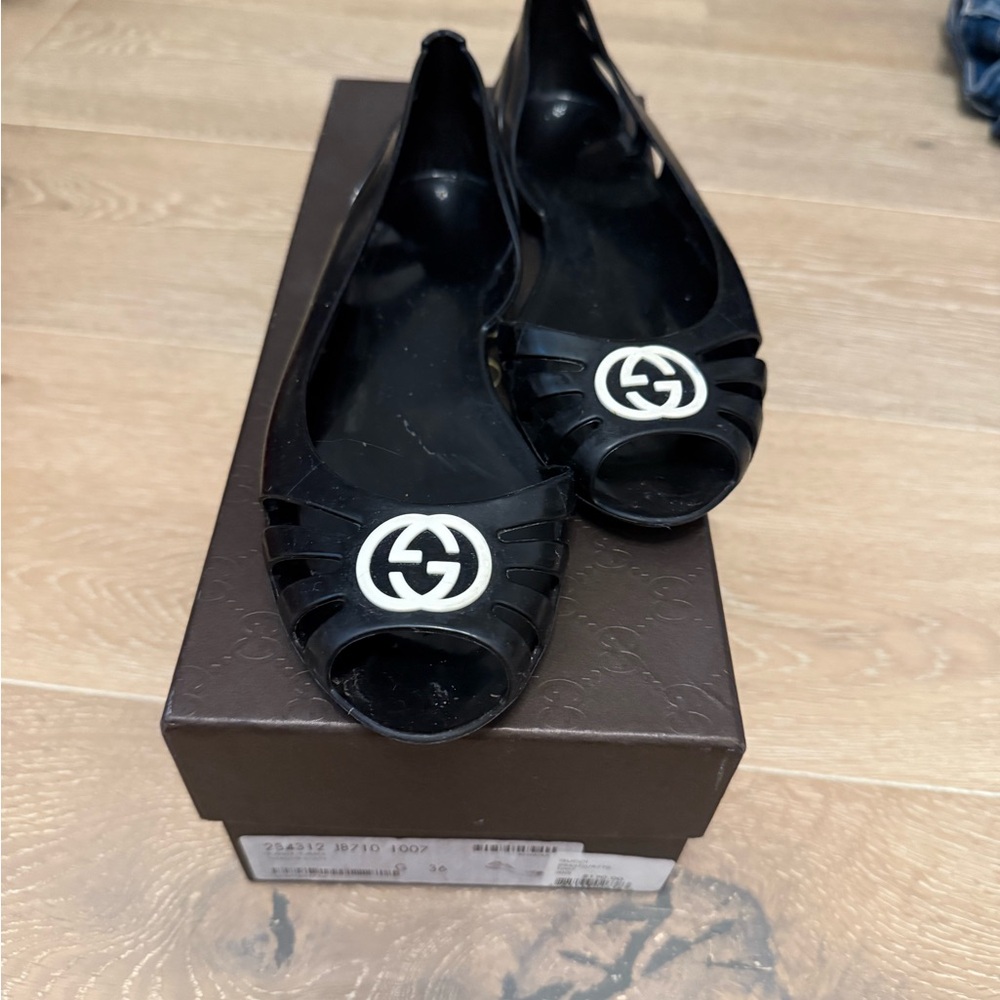 Gucci Women's Black Flats with White Logo